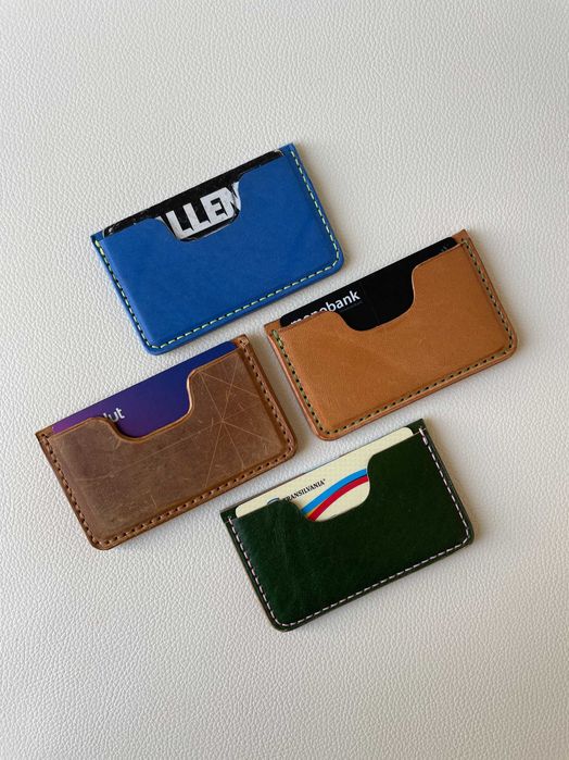 Card holder din piele naturală lucrat manual