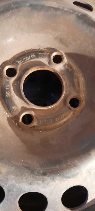 Vind 4cauciucuri 185/65/15 in 4 prezoanede iarna cu janta tabla  aliaj