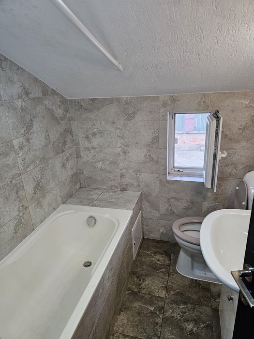 Apartament 3 camere Pretul include și cheltuielile lunare  Valea lupul