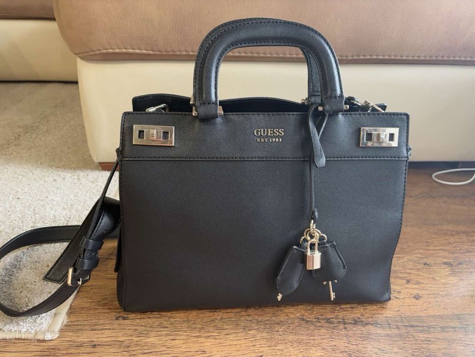 Данска чанта Guess