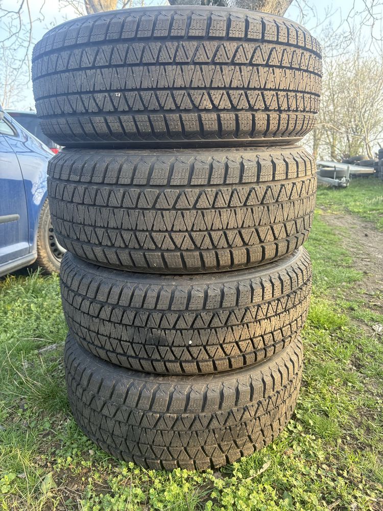 Нови зимни гуми 235/55 R19 Bridgestone за джип
