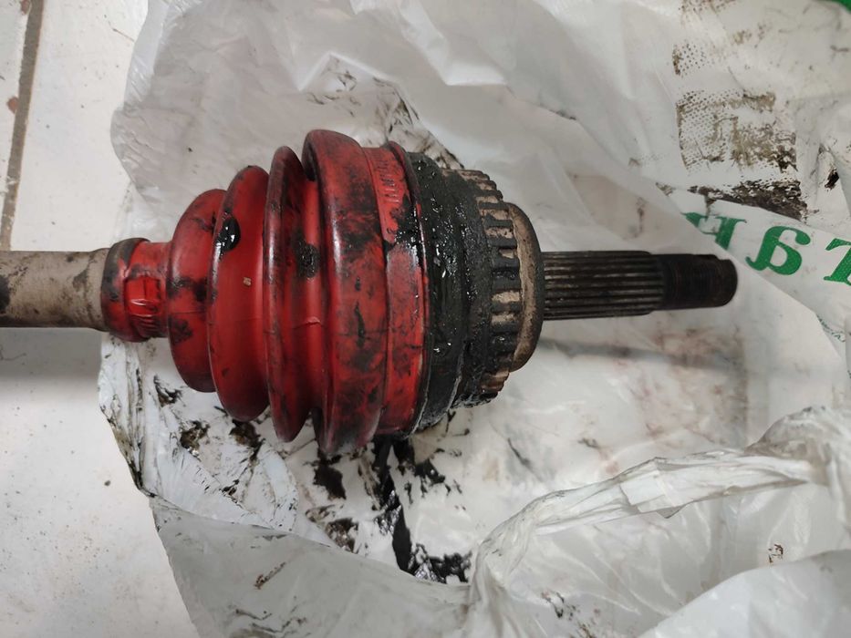 Привод в сборе на Geely mk cross в нормальном состоянии