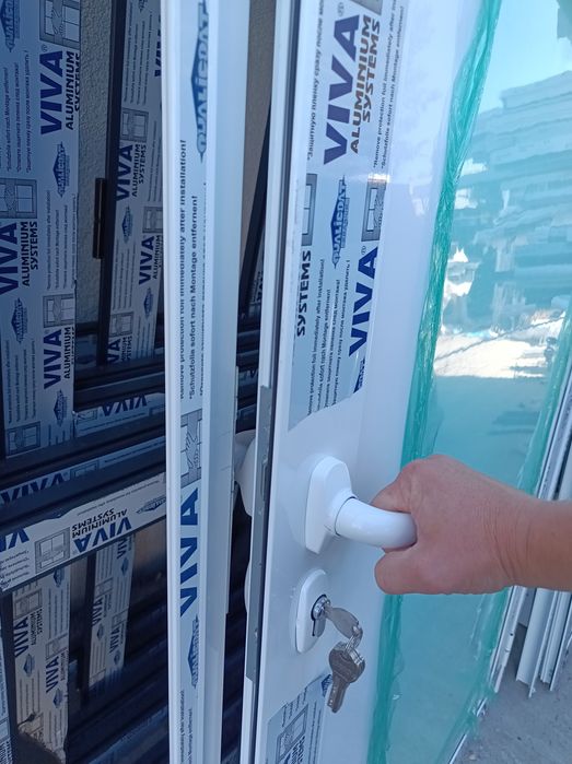 Алуминиева врата за баня