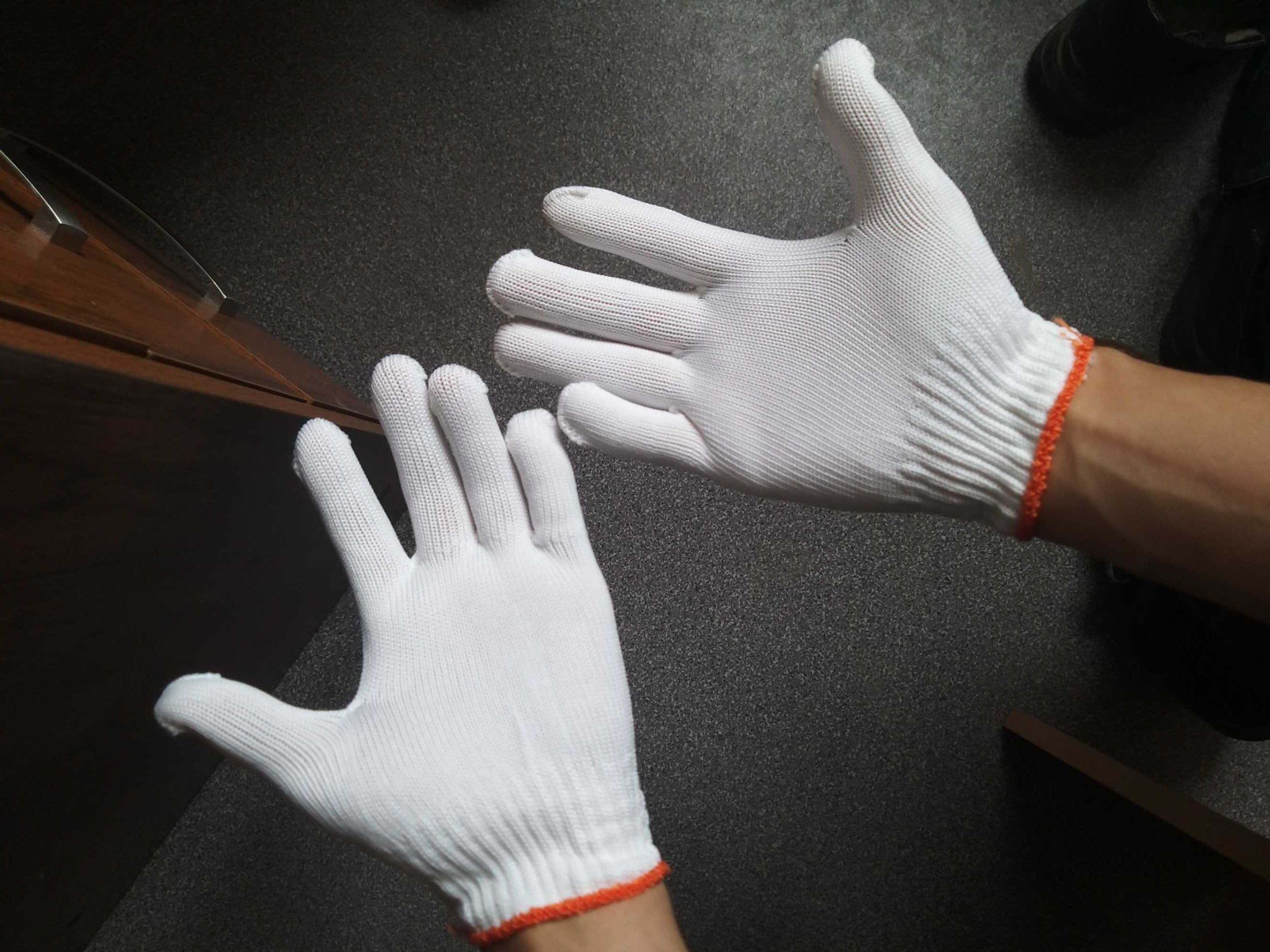 Перчатки в Астане