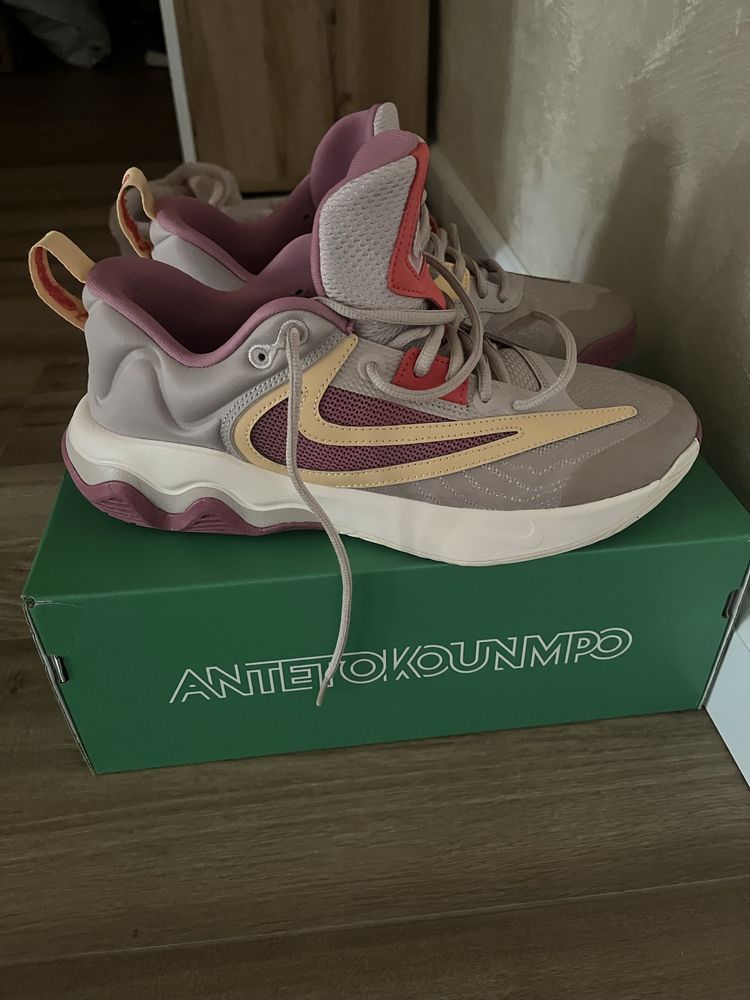 Nike GIANNIS 3 43 номер