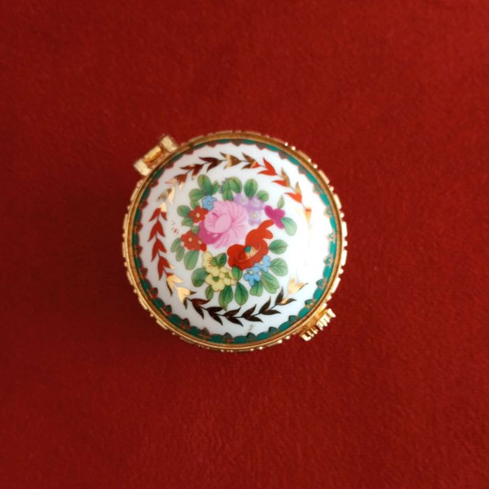 Керамична кутийка за бижута с обков