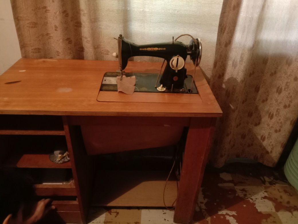 Швейная машинка ножная.