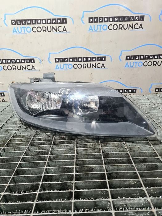 Far Dreapta Audi Q7 2005 - 2009 SUV 4 Usi (795) Fara xenon HALOGEN