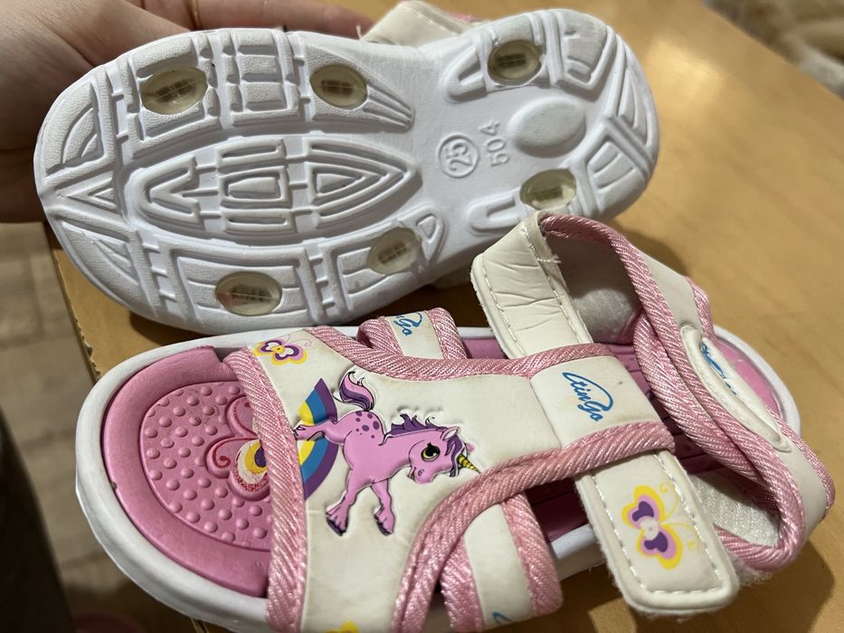 Продам обувь на девочку