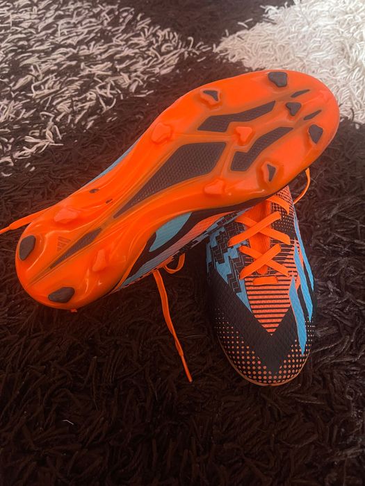 Ghete fotbal cu crampoane Adidas Messi și Adidas predator