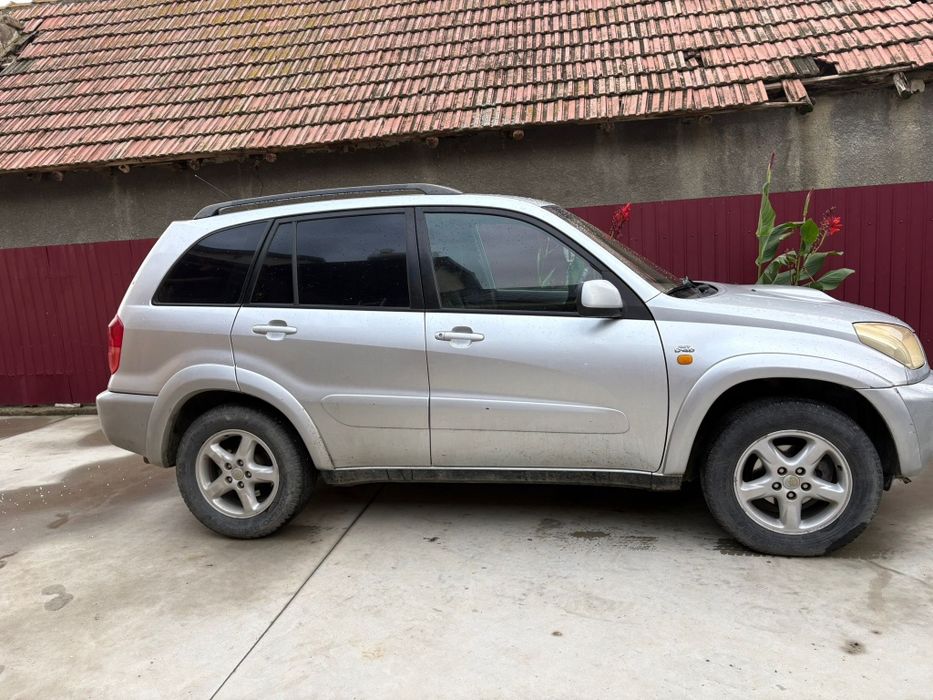 Vând Toyota rav4