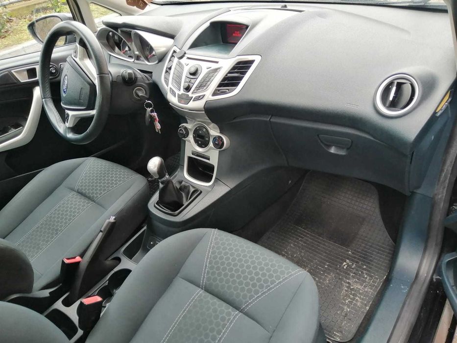 Ford fiesta titanium 2013