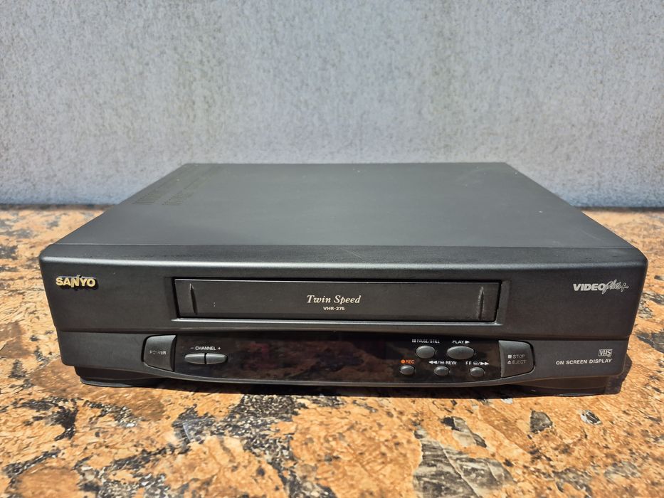 Vand video marca Sanyo model VHR 275E , made in japan

- HQ

- AC/DC
