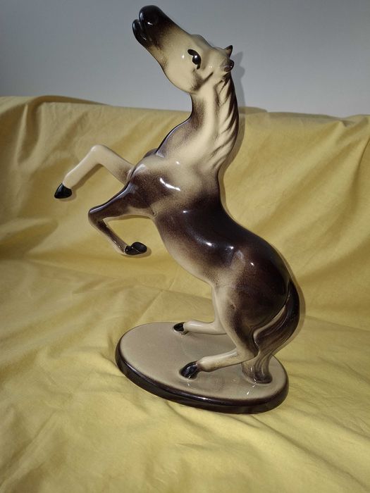 Bibelou vechi din portelan dimensiuni 32 cm * 24 cm