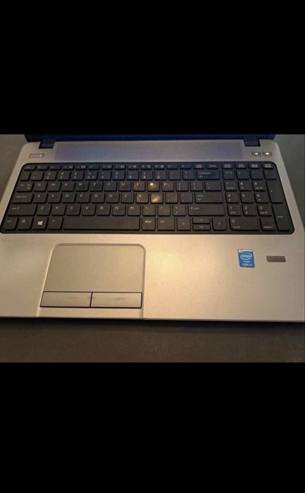 Vand leptop si casti gaming