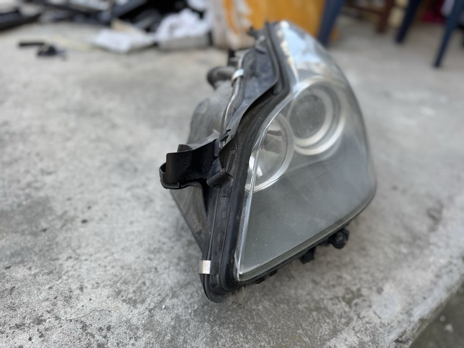Ляв фар с оригинален ксенон и завиване за Mercedes CLS W219