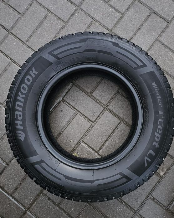 2 anvelope HANKOOK I*Cept LV 215/70R15C 109/107R de iarnă