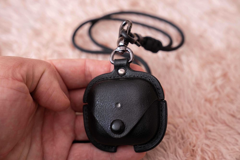 Apple Air Pods gen 4 - закупени на 11.10.2025 с 2 години гаранция