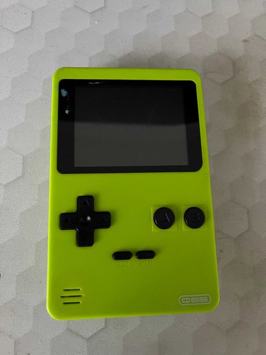 Consola Portabila Retro