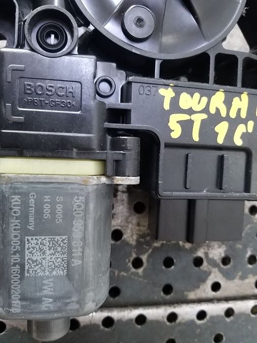 Motoras macara stanga spate vw touran 3 5q0959811a 0130822725