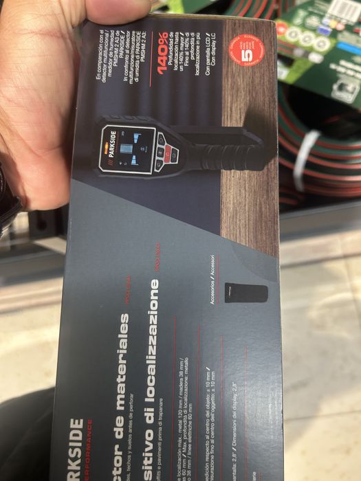 Detector metale in perete