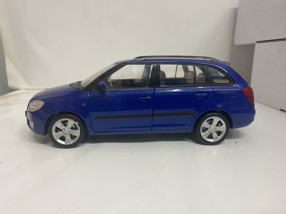 Welly SKODA FABIA Combi II an 2009 machetă auto scara 1:24 (18cm) RAR