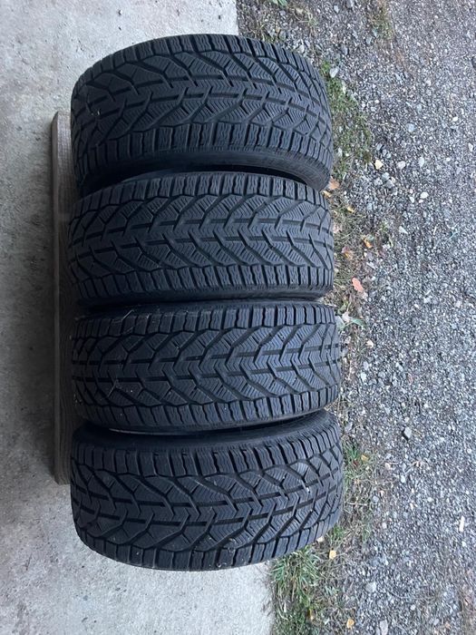 Anvelope Iarna 235/40 R18