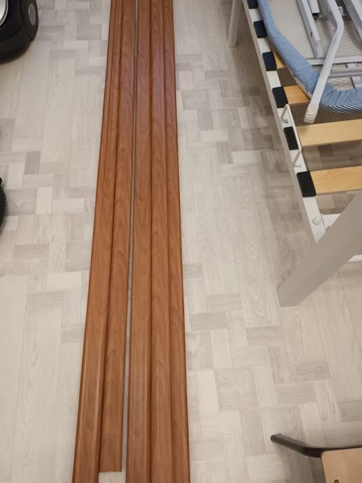 Продам плинтус с уголками 12м новый