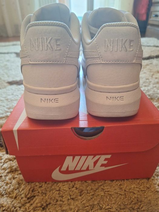 Adidasi Nike Court Vision Alta