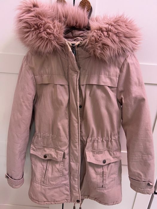 Дамско палто с пухена качулка