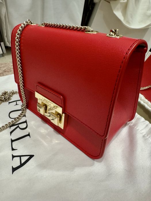 Geantă Furla Bella mini de umăr cu lant auriu rosie piele naturală