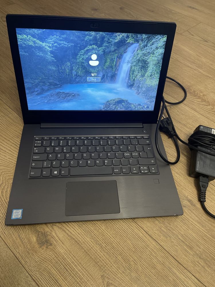 Lenovo i7 Gen 8, SSD NVMe 256 GB; 8 GB RAM DDR 4