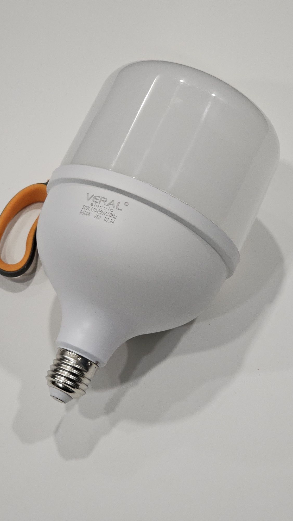 LED лампа холодного белого свечения E27 — 50W