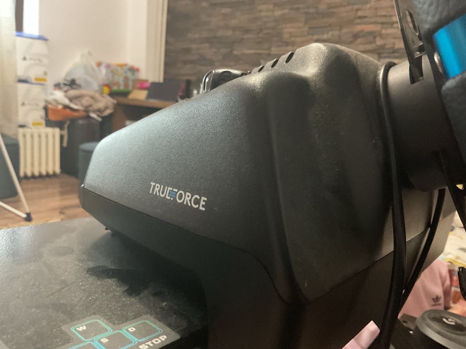 Volan Logitech G923 TrueForce cu schimbator Ps4 Ps5 Pc