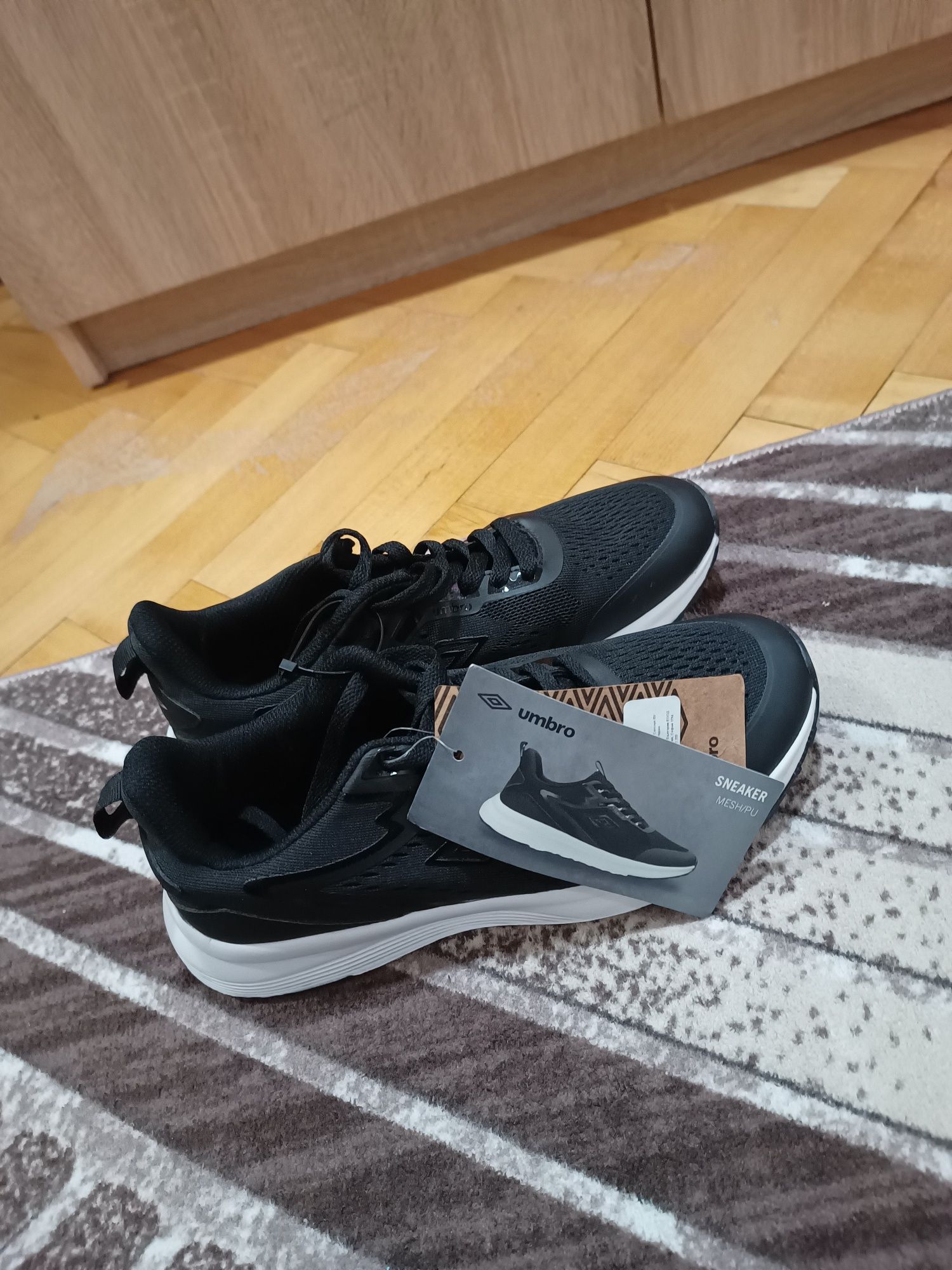 Дамски маратонки umbro