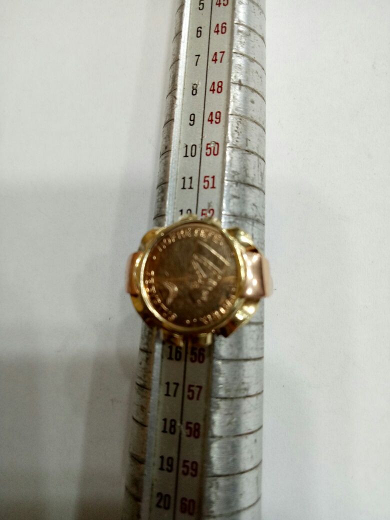 Vind inel deosebit din aur 14kt cu monedă aur