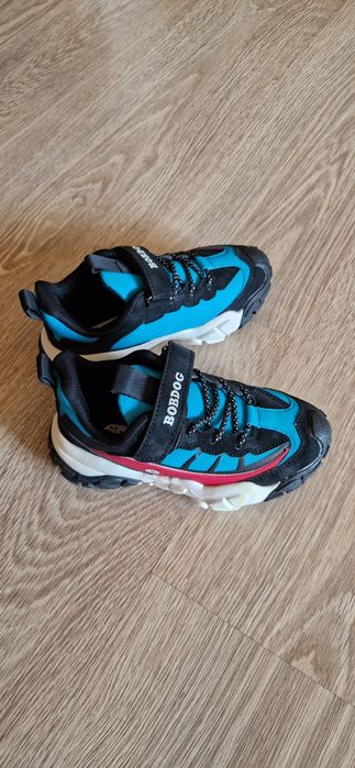 Продам Кроссовки детские новые