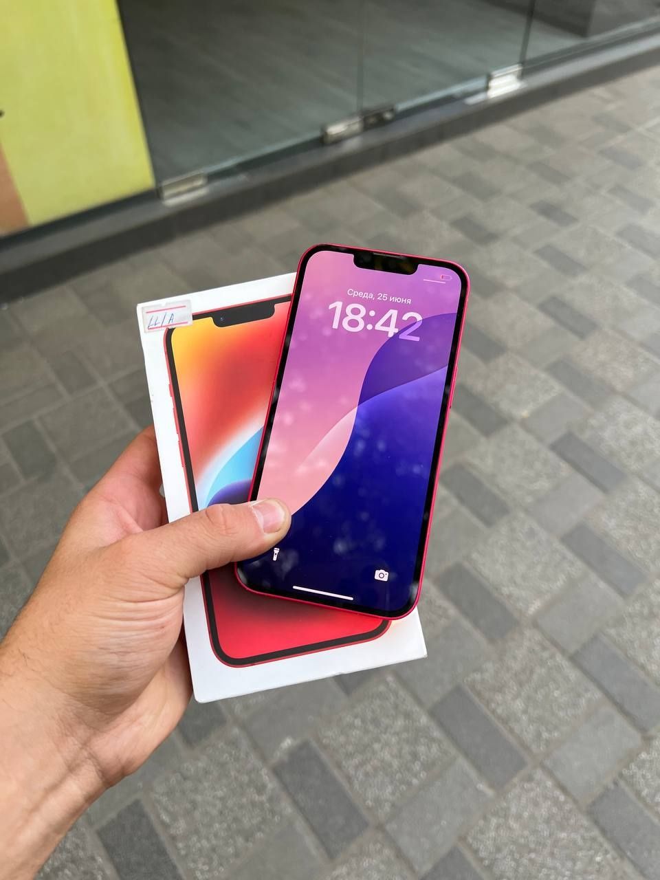 Iphone 14 red product