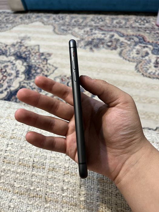 Продам айфон 11 не работает