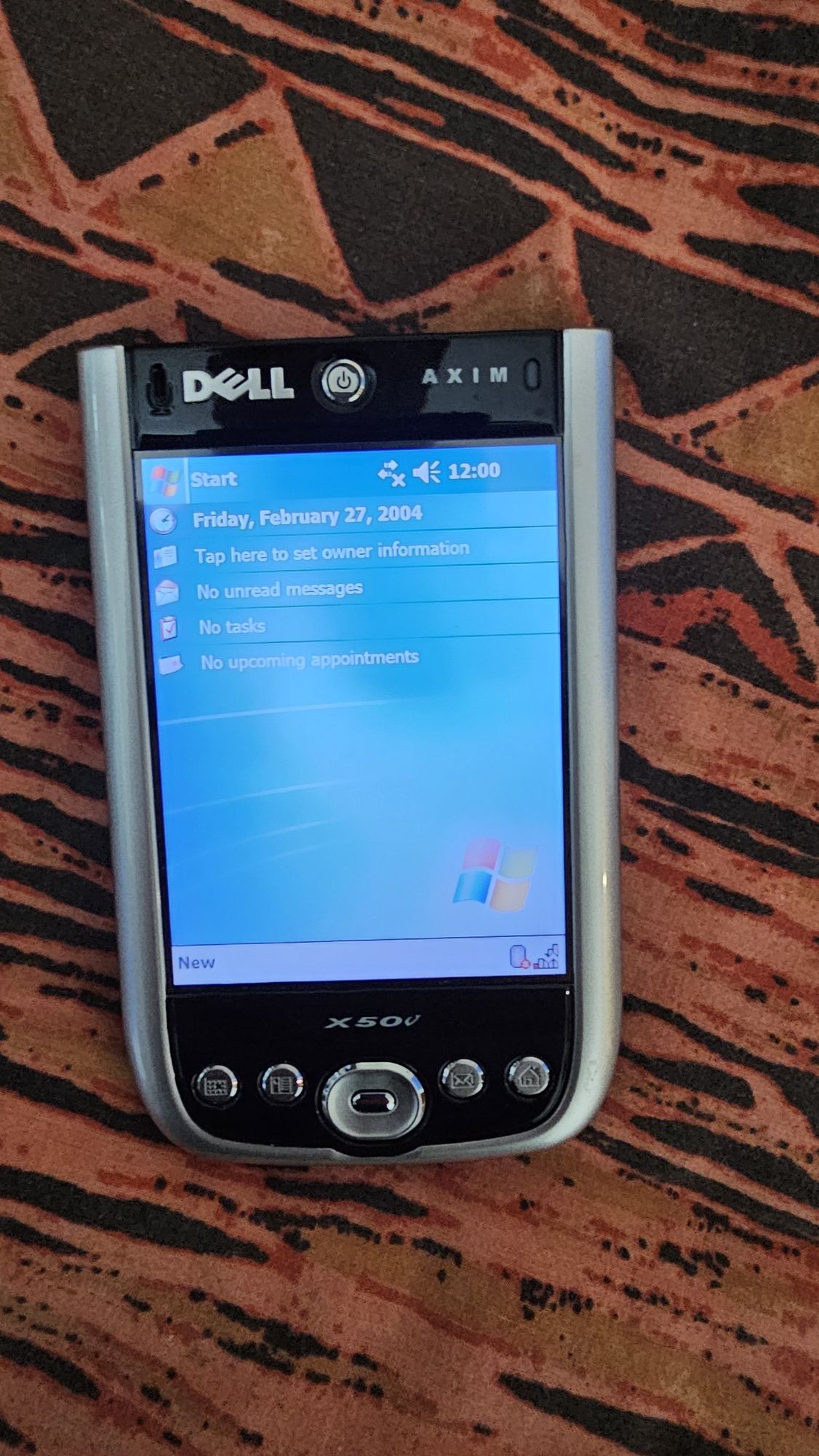 Продавам джобен компютър Dell Axim X50v