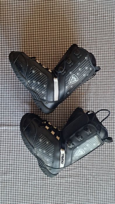 Сноуборд обувки 235 мм отговарят на 37 номер