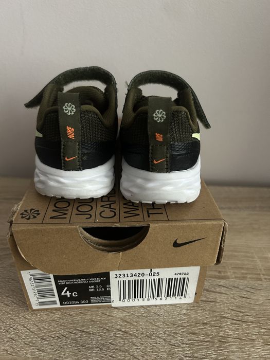 Маратонки за прохождане Nike Revolution 6