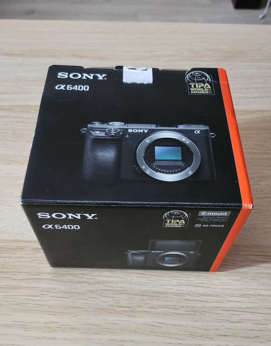 Продавам Sony a6400 (тяло) : в отлично състояние, почти неизползвана
