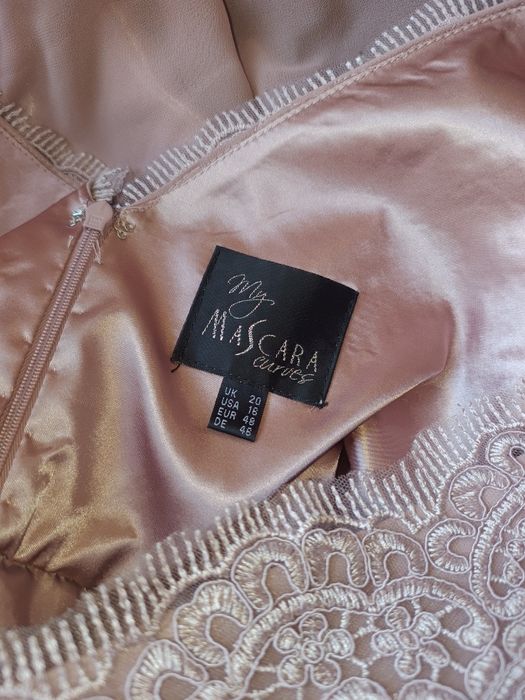 Официални рокли за специални поводи