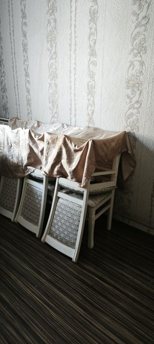 Стол со стульями