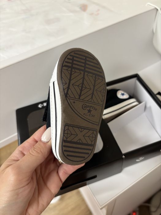 Converse bebeluși