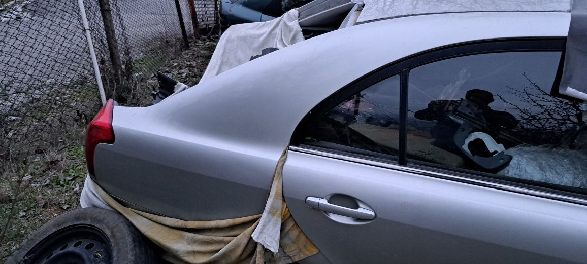 Тойота авенсис 1.8 на части