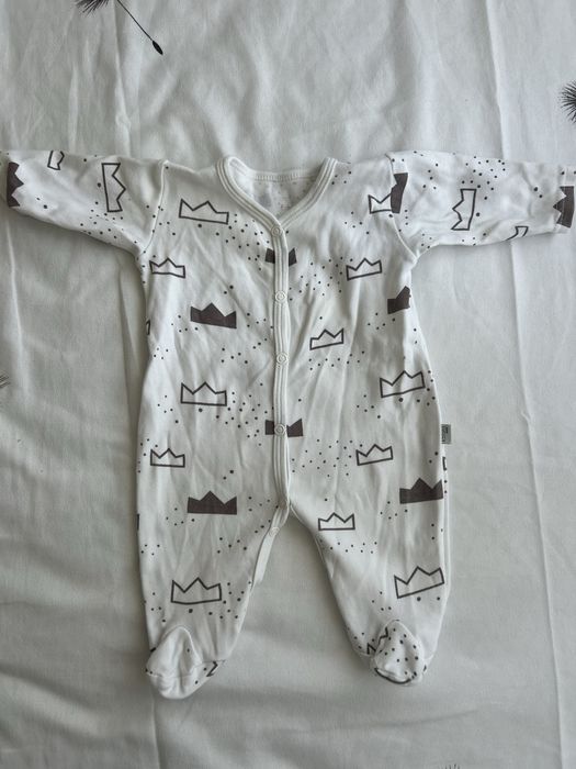 Vand 4 body intregi pentru bebelusi 1 luna