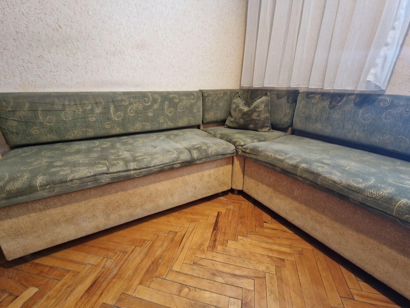 Кухненски диван .