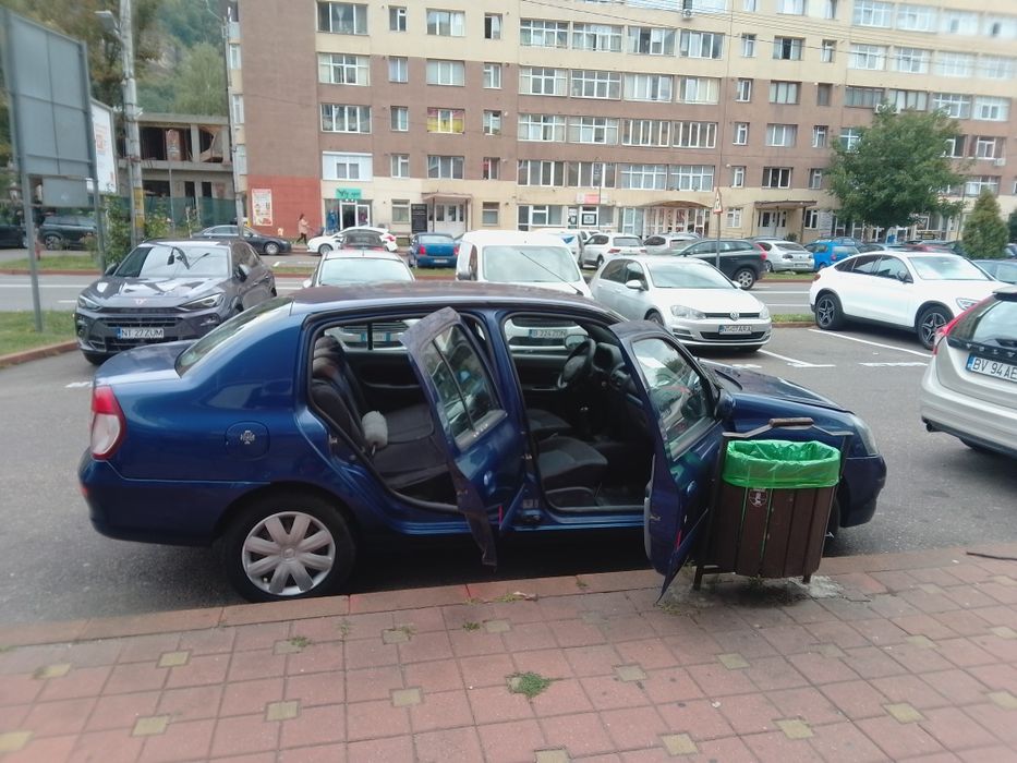 Vând mașina ca nouă